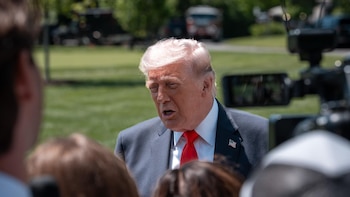Trump resalta que EEUU actúa "como los piratas" en el estrecho de Ormuz