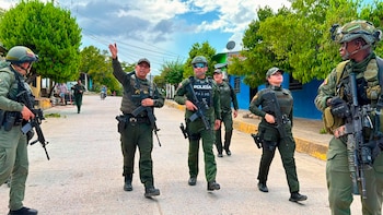 Director de la Policía llegó a Norosí tras el ataque con drones y admitió las precarias condiciones de la estación