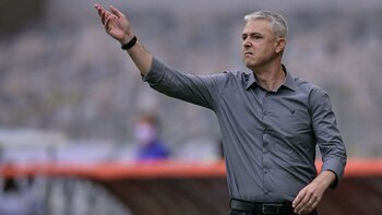 Tiago Nunes dejó de ser DT de Sporting Cristal.