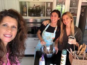 La empresaria junto a sus