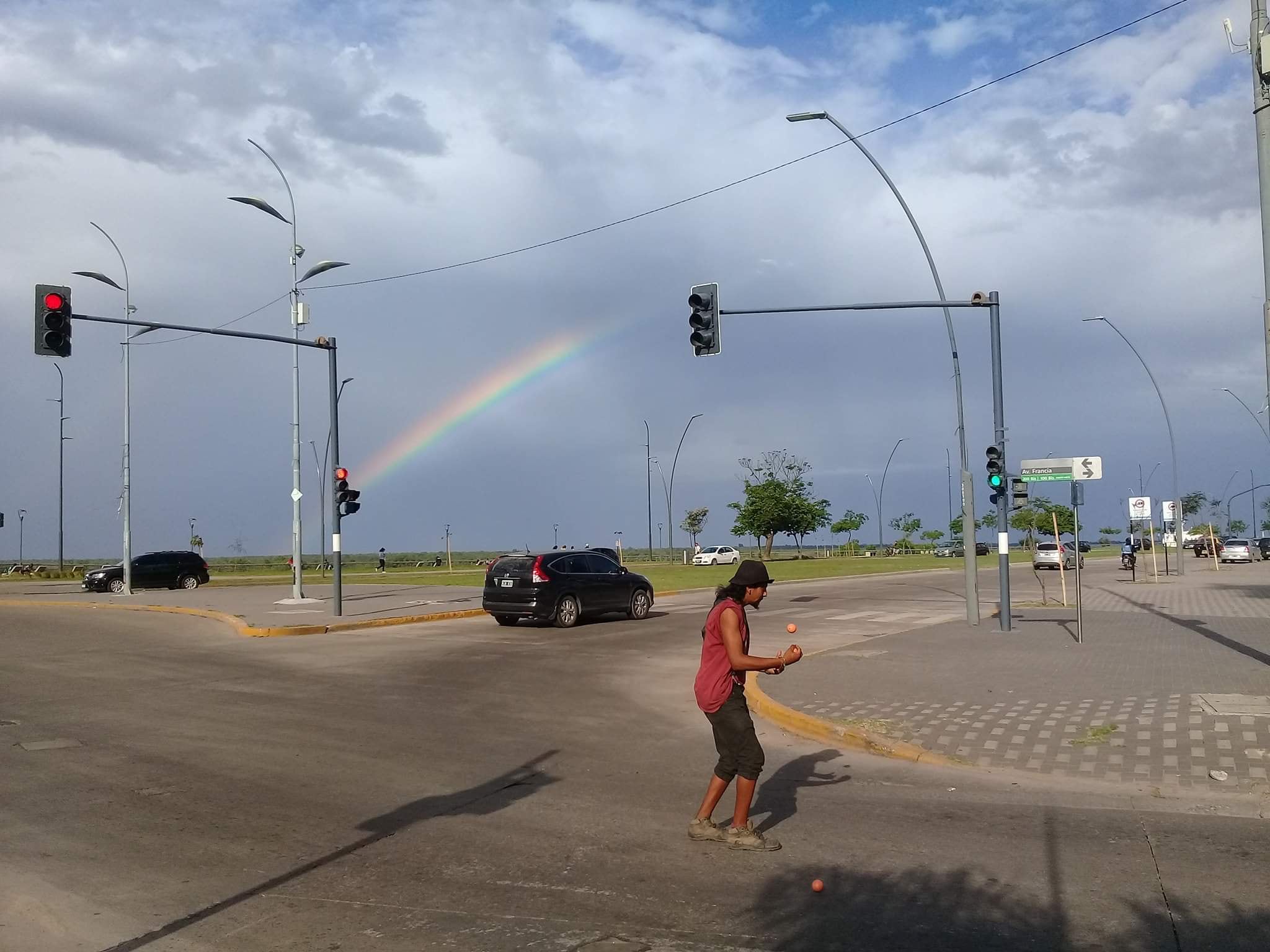 El joven viajero era malabarista.