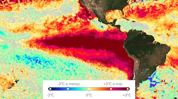 Mapa térmico del océano Pacífico y el continente americano con una franja roja central y una barra de escala cromática de temperatura inferior.