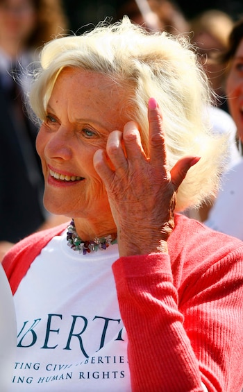 Murió Honor Blackman, la legendaria