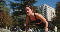 Cuánto tiempo hay que mantener la plancha abdominal según la edad, de acuerdo con especialistas