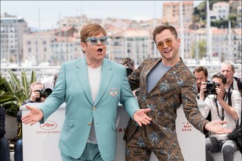 Elton John junto a Taron
