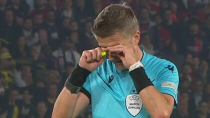 El árbitro de PSG-Borussia Dortmund rompió en llanto tras el final del partido: el motivo