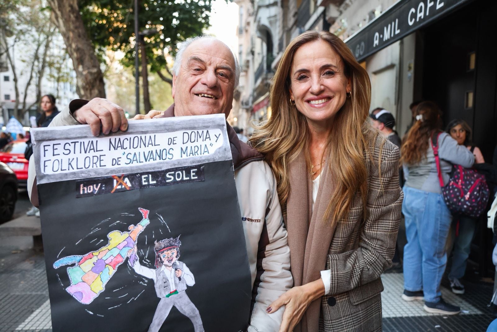 Victoria Tolosa Paz marchó a Plaza de Mayo