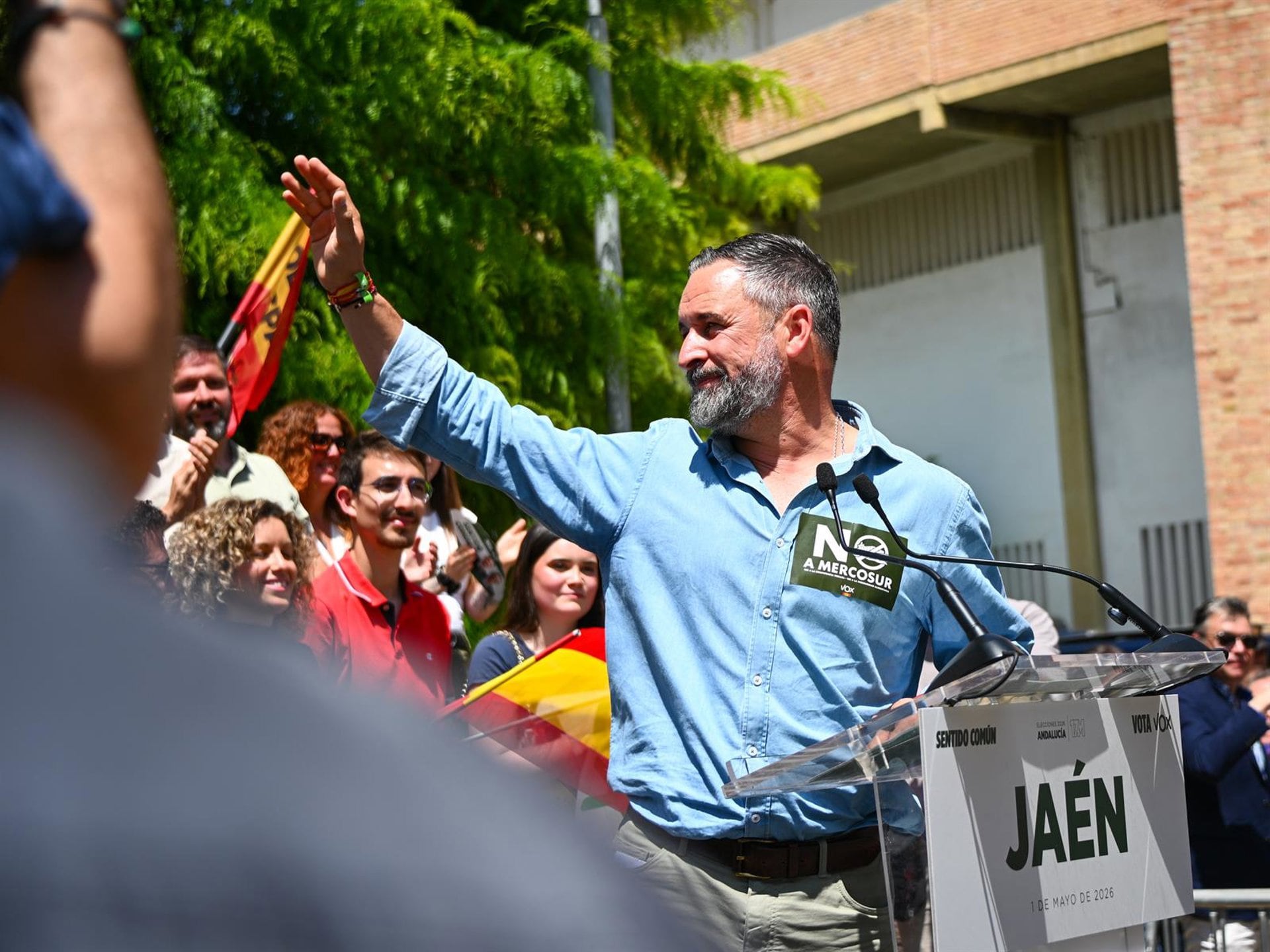 01/05/2026 El presidente de Vox, Santiago Abascal, interviene en un acto público en el marco de la campaña andaluza en Jaén. A 1 de mayo de 2026 en Jaén (Andalucía, España). Abascal ha planteado una campaña electoral en Andalucía plagada de actos para acompañar a su candidato, Manuel Gavira, siguiendo el mismo esquema que en los comicios de Extremadura, Aragón y Castilla y León, con apariciones y mítines prácticamente diarios. El objetivo es mejorar sus resultados en esa autonomía, evitar que Juanma Moreno alcance otra mayoría absoluta como en 2022 y atraer a votantes insatisfechos con la gestión del PP y el PSOE.POLITICA Ángel Díaz - Europa Press