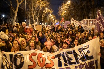 Miles de mujeres asisten a