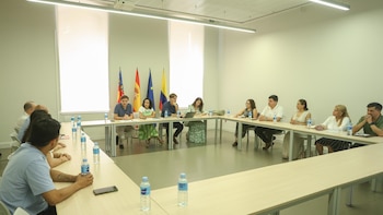 Albalat se reúne con la comunidad colombiana residente en la Comunitat para conocer las necesidades tras el terremoto