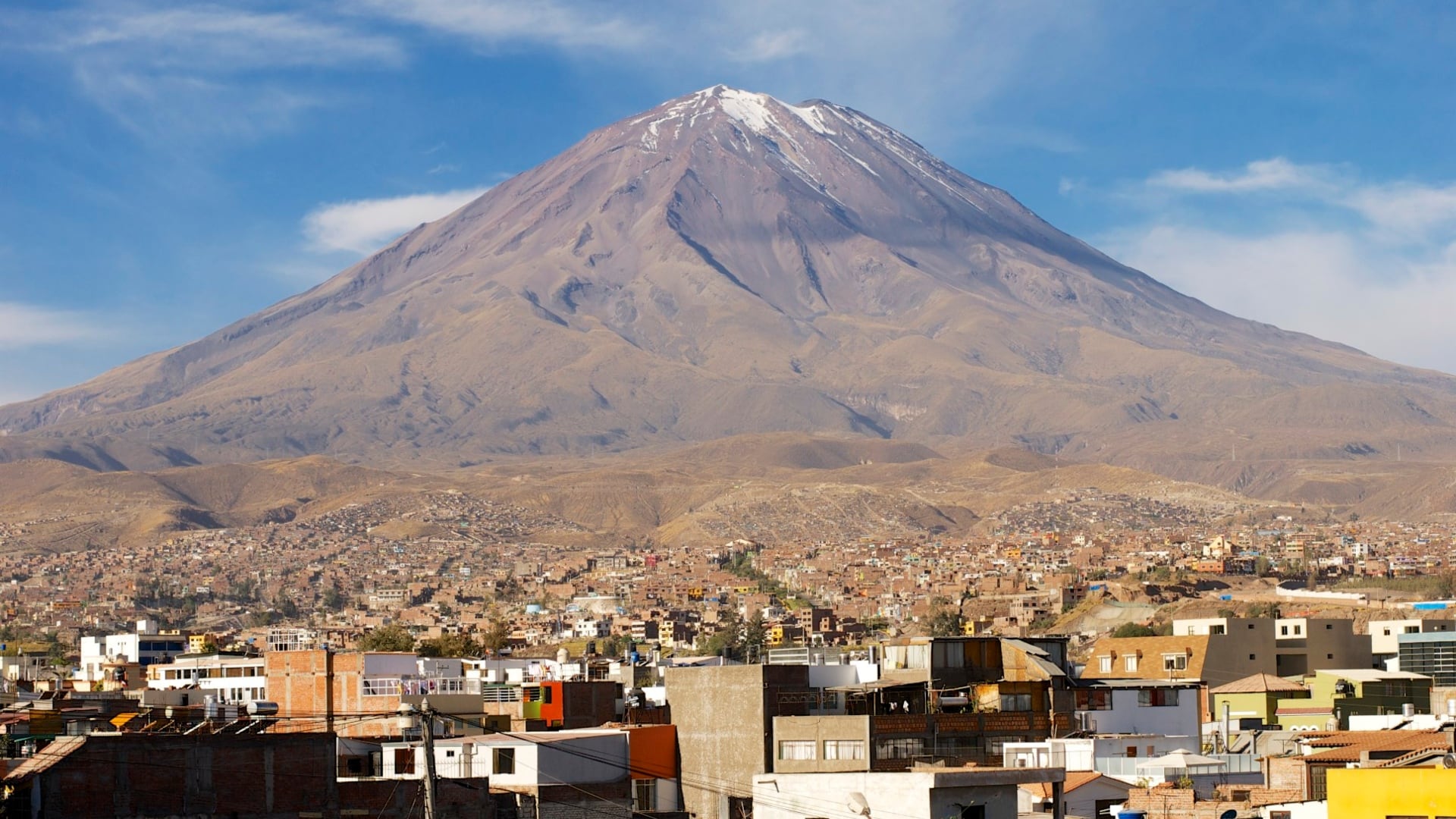El sur del país concentró algunos de los mayores montos exportados. Arequipa se posicionó a la cabeza con envíos por USD 6.767,1 millones. Foto: WikiViajes