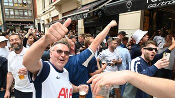 Detenidos dos aficionados ingleses por