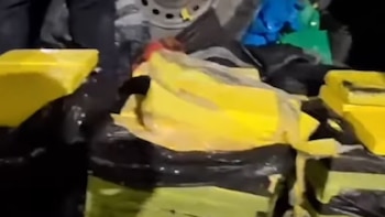 Autoridades analizan la inusual modalidad de transporte sin ocultamiento, mientras el Ministerio Público dirige las diligencias para identificar la red detrás del envío. Captura de video