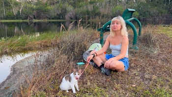 El dron, la multa, un gato y el policía que los acompañó hasta la frontera: la odisea de una ‘influencer’ en Nicaragua