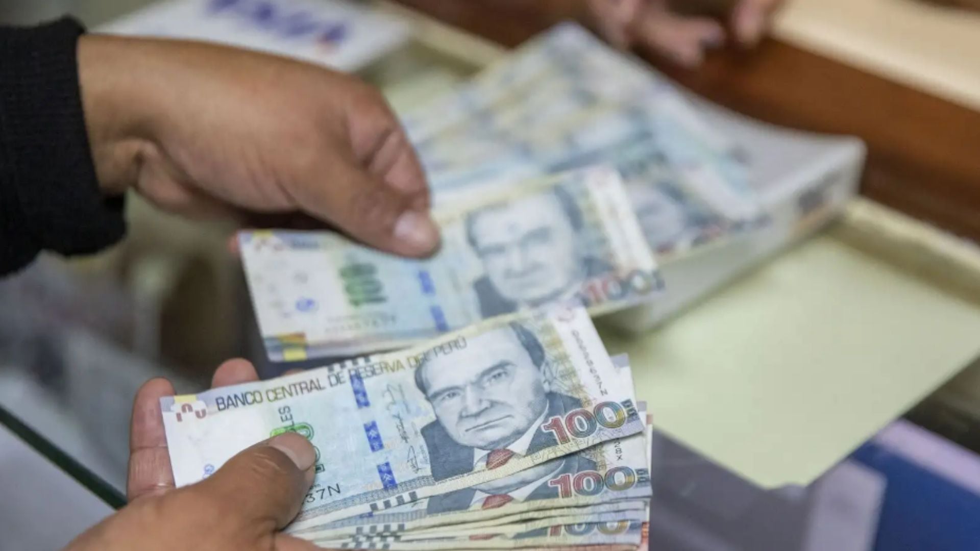 El trabajo en el feriado del 30 de agosto no implica un pago triple adicional, porque una de las remuneraciones diarias ya está incluida en el sueldo mensual.