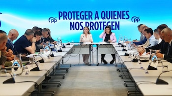 El PP se reúne con sindicatos, policías y guardias civiles para estudiar su plan contra el crimen organizado
