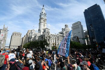 Manifestantes en Philadelphia, Pennsylvania (REUTERS/Bastiaan Slabbers)