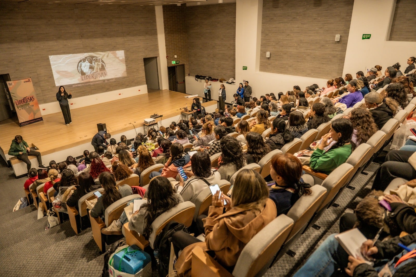 La evaluación se basa exclusivamente en criterios de mérito académico y potencial profesional, sin influencia de factores relacionados con la situación económica o el lugar de origen de los candidatos - crédito Secretaría de Desarrollo Económico