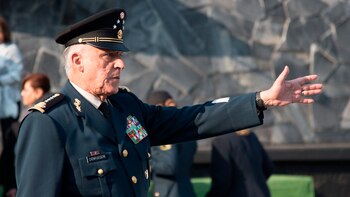 Salvador Cienfuegos negocia con EEUU