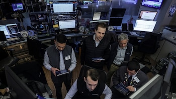 Jornada financiera: las bolsas operaron con moderado optimismo y retrocedió el riesgo país