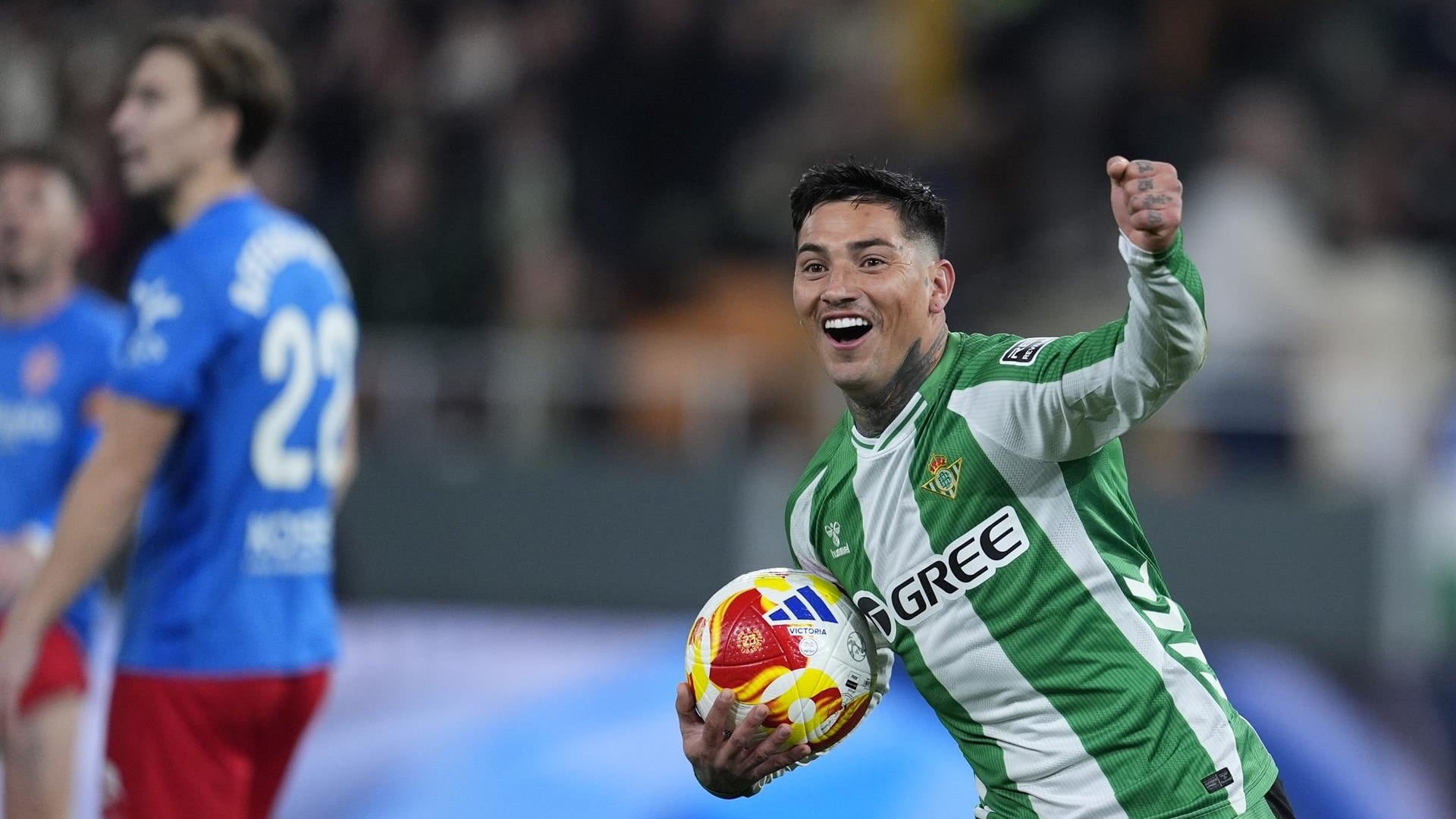 Betis avanzó en la Copa del Rey gracias al doblete del Chimy Ávila
