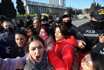 Organizaciones internacionales denunciaron el uso del poder judicial para silenciar voces periodísticas en Azerbaiyán (Reuters)