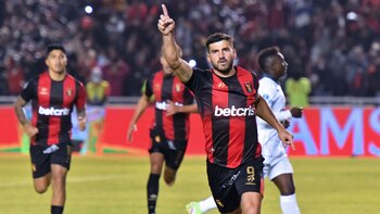 Cuesta anotó un doblete ante Deportivo Cali y se alza como el goleador de la Sudamericana. (Foto: Internet)