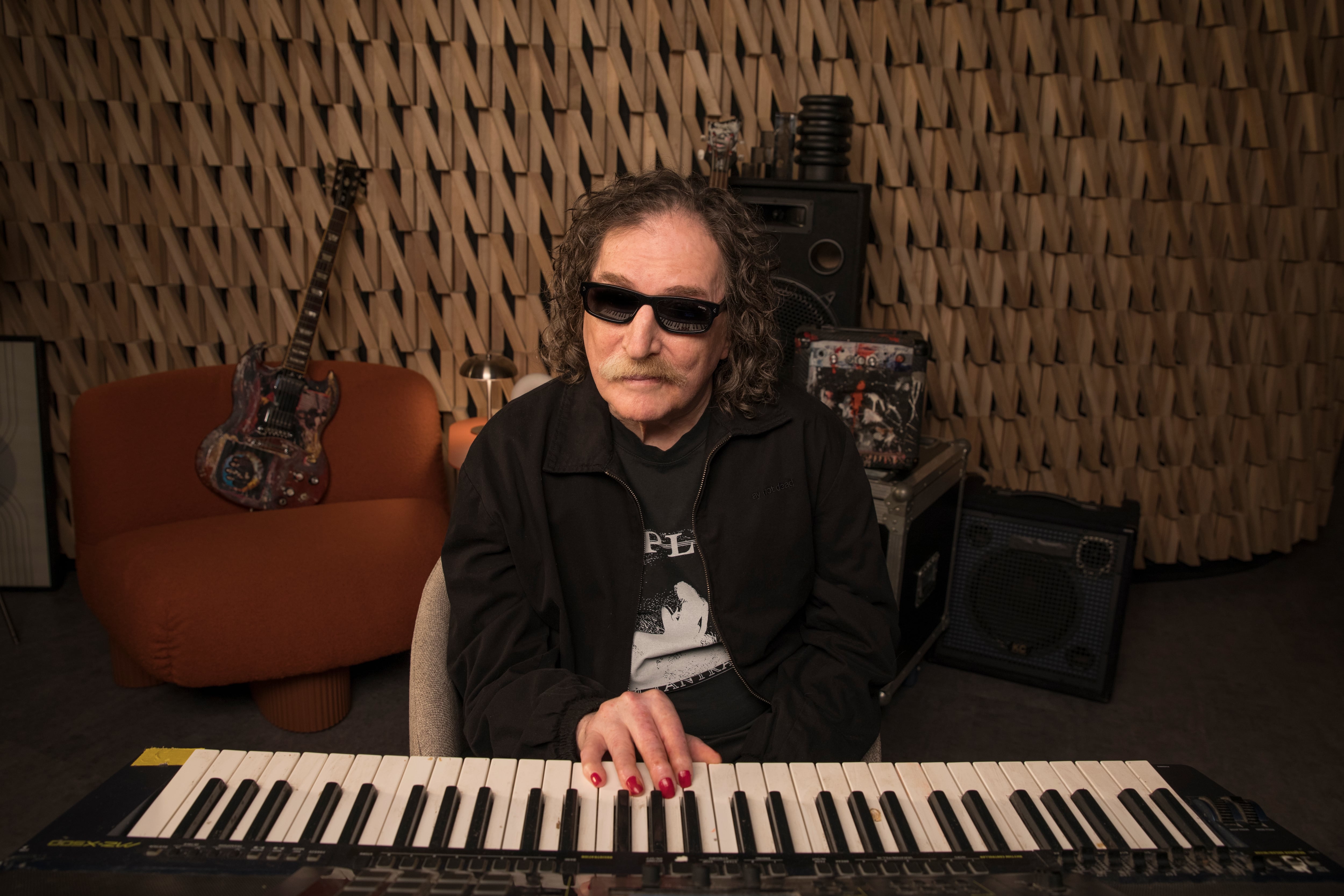 Charly García cumple 75 años y será protagonista de un documental que recorrerá su vida y su obra. Foto: Nora Lezano/Netflix
