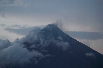 El volcán Mayón (EFE/EPA/FRANCIS R.