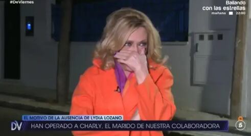 Lydia Lozano, muy afectada por el estado de salud de su marido, Charly (Mediaset)