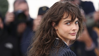 Cara Delevingne contó cómo empezó a vender drogas a los 14 años en plena espiral de consumo: “Vendía la mitad, consumía el resto”