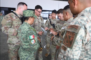 El contingente estadounidense llegará el 20 de septiembre a Santa Gertrudis a bordo de una aeronave de la Fuerza Aérea de Estados Unidos. En la imagen, trabajos conjuntos previos en Santa Gertrudis, el 7 de octubre de 2024. (Crédito: especial)