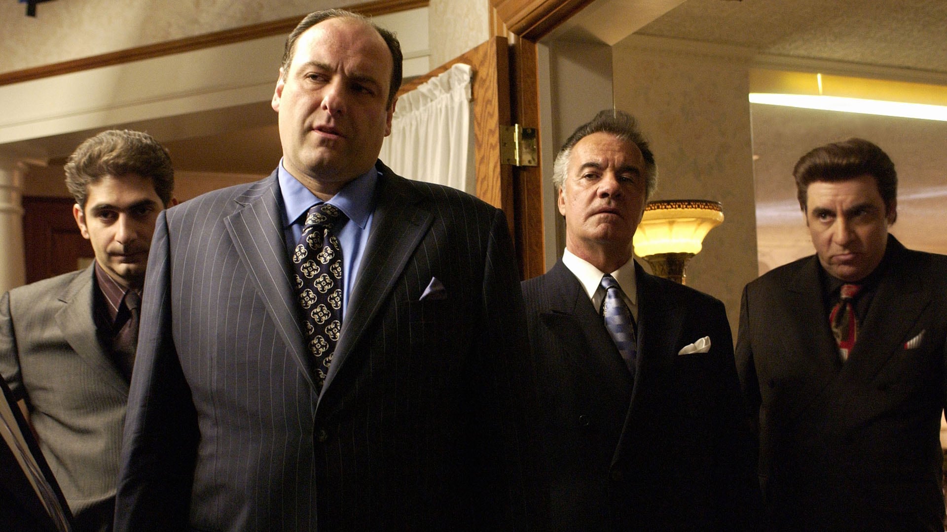 El guionista reveló que durante un tiempo imaginó una escena fatal para el personaje de James Gandolfini, aunque finalmente prefirió conservar la ambigüedad