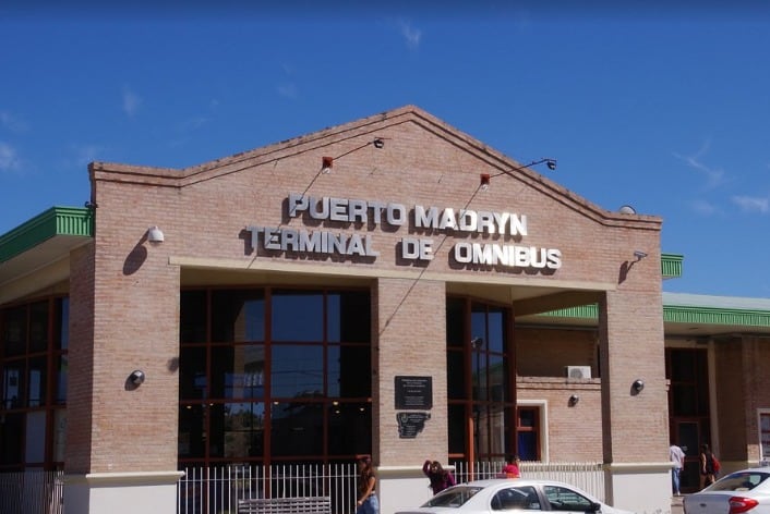 El incidente se produjo antes de la partida del ómnibus con destino a Viedma (Facebook)