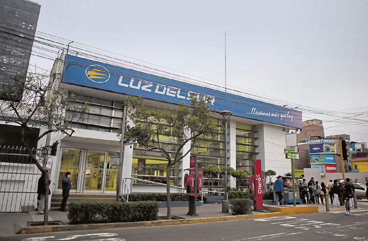 Esta es la fachada de la sucursal de Luz del Sur ubicada en el distrito de Miraflores, en Lima Metropolitana.