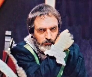 Con el papel del Inquisidor