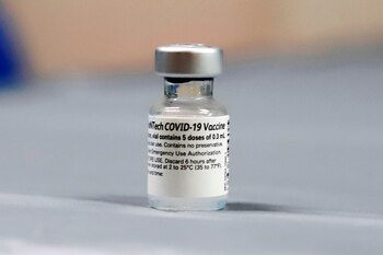 Perú aumenta las vacunas contra covid-19 adquiridas a Pfizer por el crecimiento de la variante Lambda (EFE/Thais Llorca/Archivo)