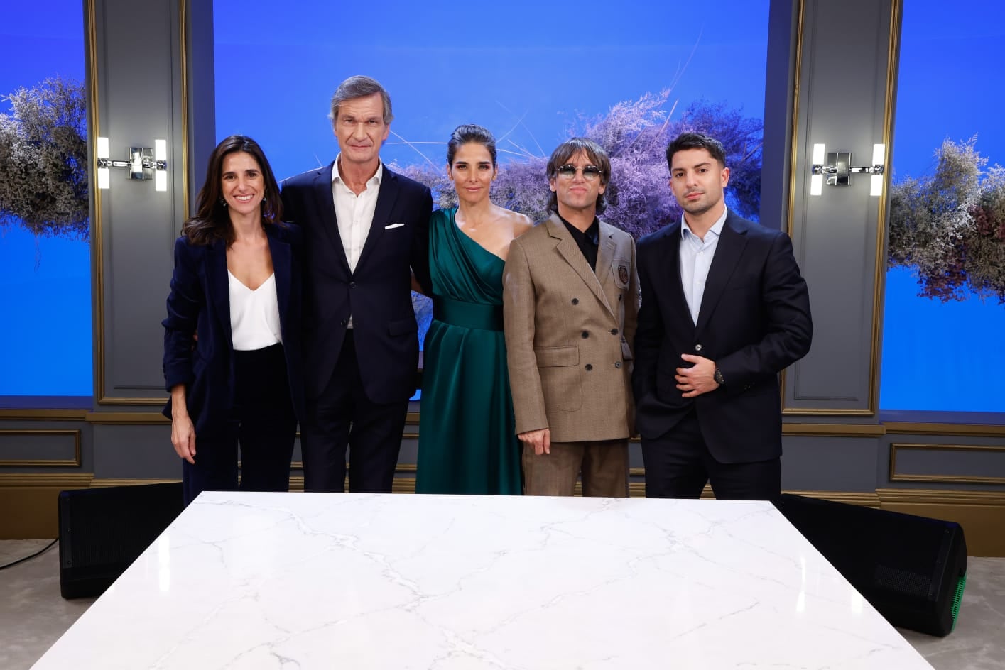 Juana Viale junto a sus invitados