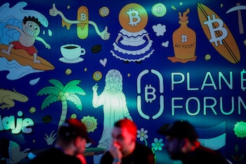 Entusiastas de Bitcoin participan en