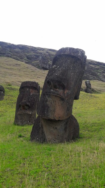 Hay 1.045 moais dispersos por