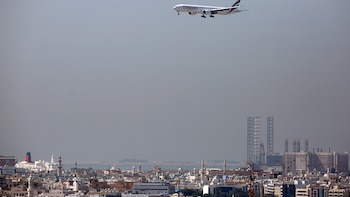 Decenas de españoles se quedan