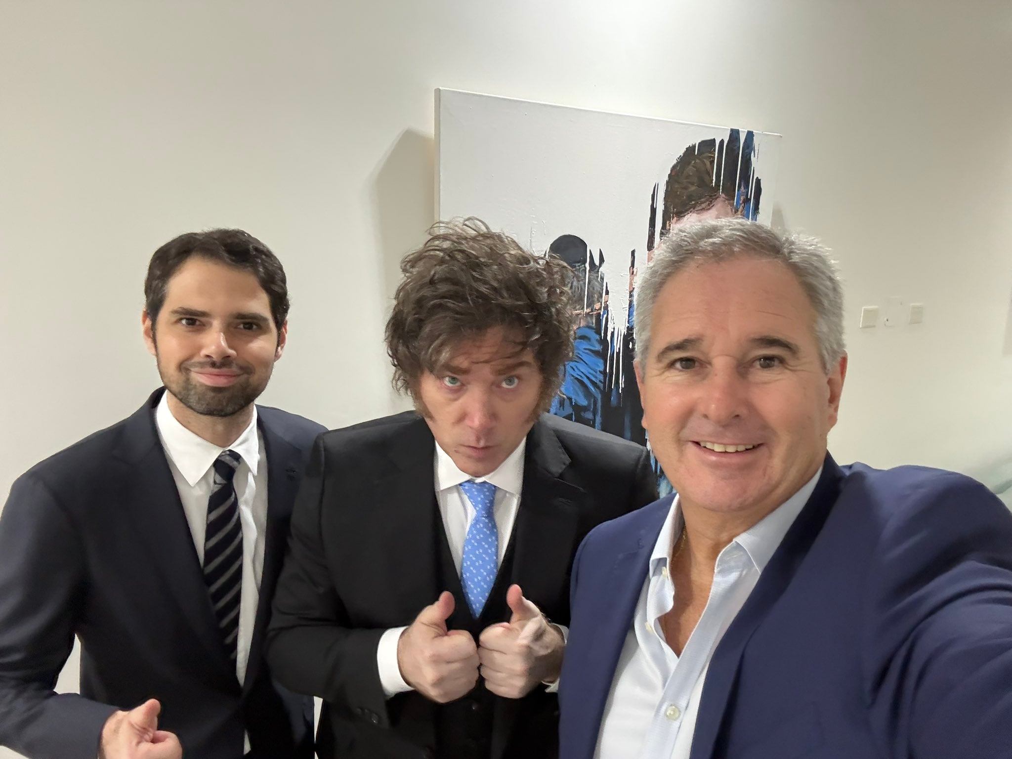 El embajador argentino en Francia, Ian Sielecki, con el presidente Javier Milei y el canciller Pablo Quirno