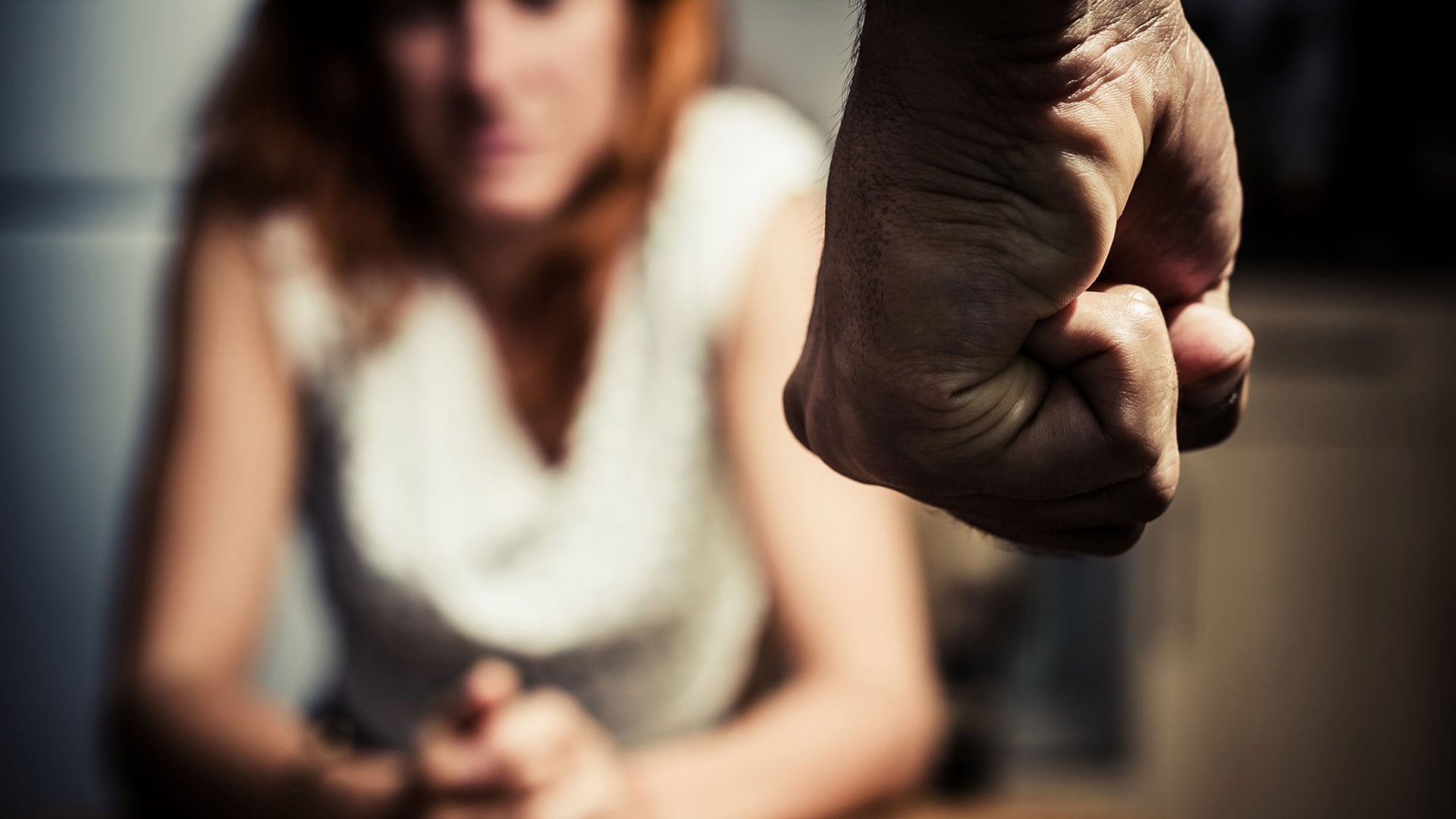 Los homicidios generales bajaron en Estados Unidos, pero los asesinatos por violencia doméstica se mantuvieron altos y marcaron máximos históricos en varios estados.