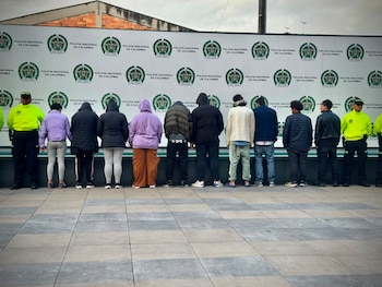 Las autoridades desarticularon a Los Seguros tras una investigación de cerca de un año sobre tráfico de estupefacientes en el barrio Siete de Agosto de Bogotá - crédito MEBOG