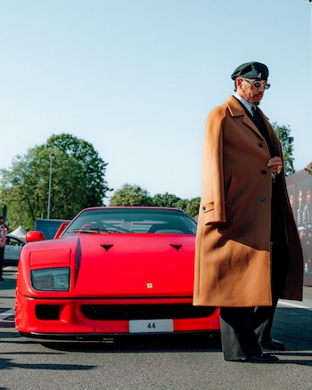 Lewis Hamilton llegó a Monza en su nuevo Ferrari clásico