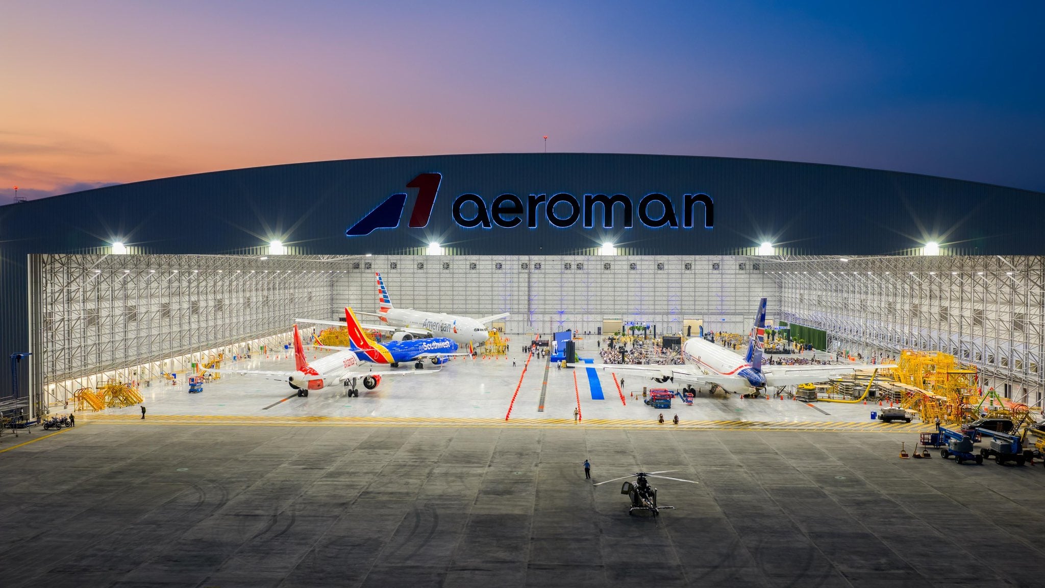 El sector aeronáutico salvadoreño sumó 16 nuevas líneas de producción, elevando a 65 la infraestructura dedicada al mantenimiento de aviones en un solo sitio. (Cortesía: Casa Presidencial)