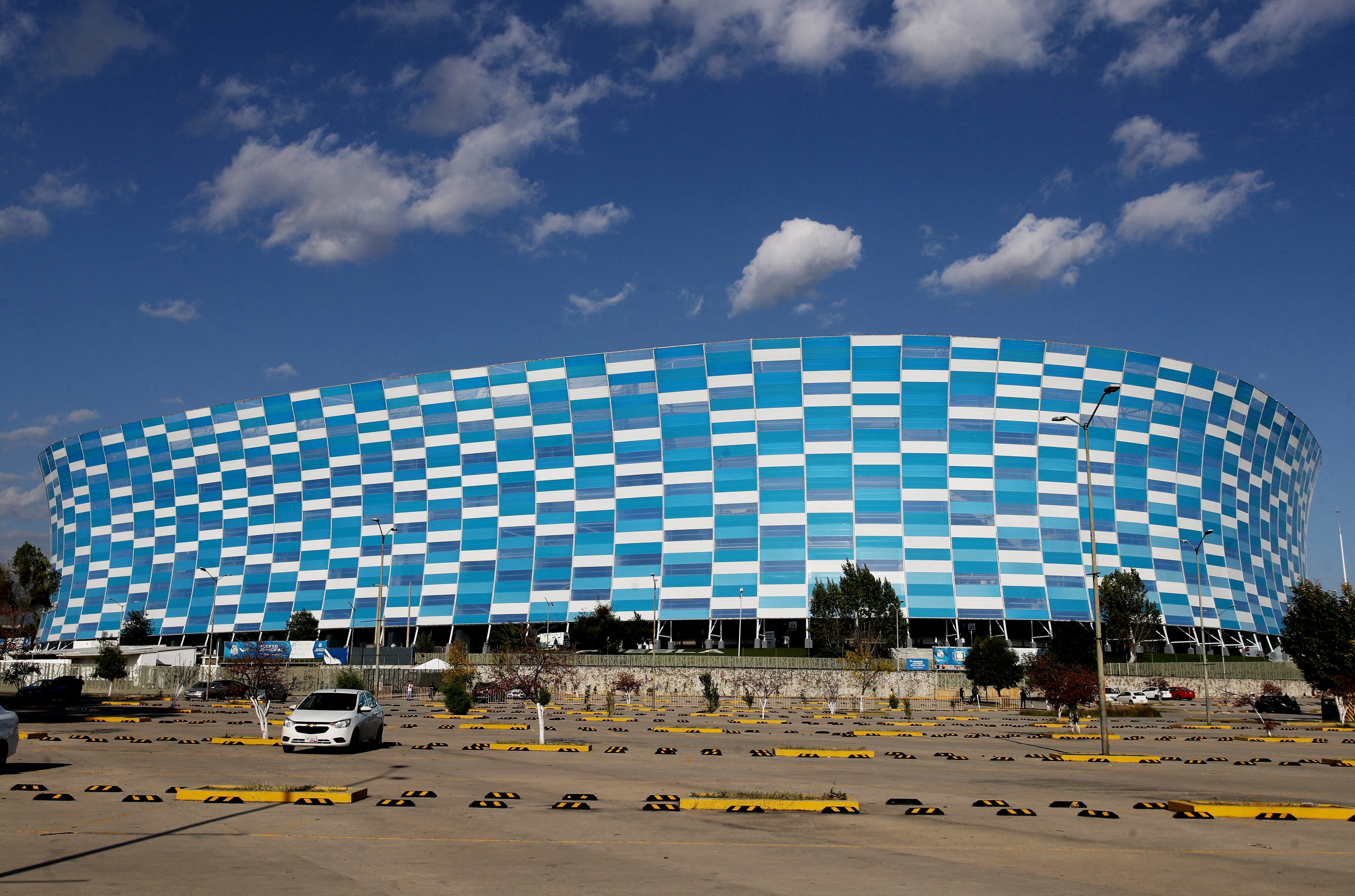 Todo listo para Shakira en el Estadio Cuauhtemoc, Puebla, Mexico - October 12, 2024 General view outside the stadium before the match REUTERS/Henry Romero
