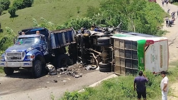 Más de 20 estudiantes heridos y uno muerto dejó accidente de un bus escolar y una volqueta cerca de Sincelejo, Sucre