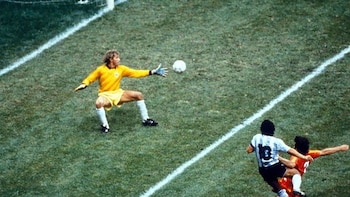 Dos goles maravillosos de Maradona y la frase a Bochini que quedó en la historia: el recuerdo de un partido inolvidable