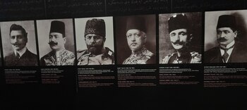 Entre los ideólogos y máximos